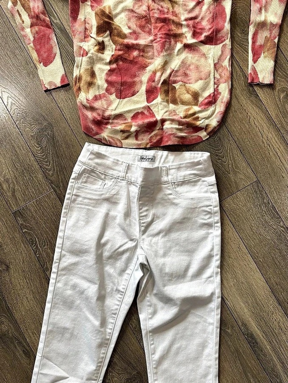 Charlie B Floral Long Sleeve Top in Pink & White Like New 2/28$